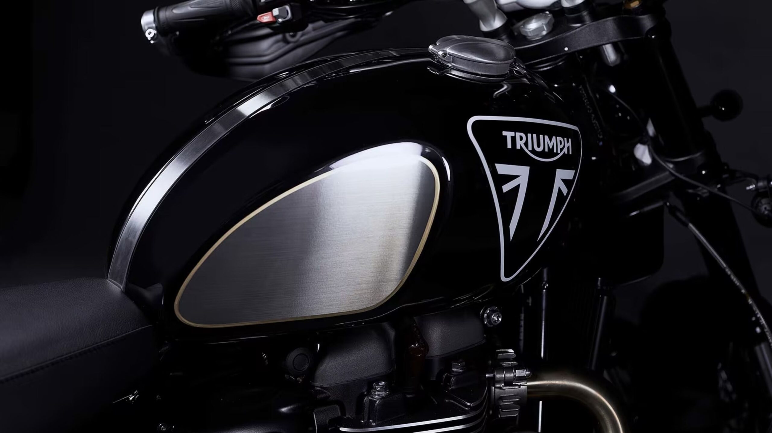 007 James Bond Sales Triumph Scrambler Bond Edition scaled